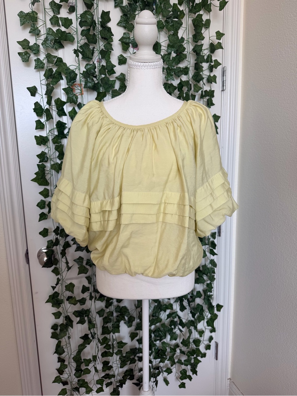 Maeve by Anthropologie butter yellow short sleeve bubbled tiered blouse